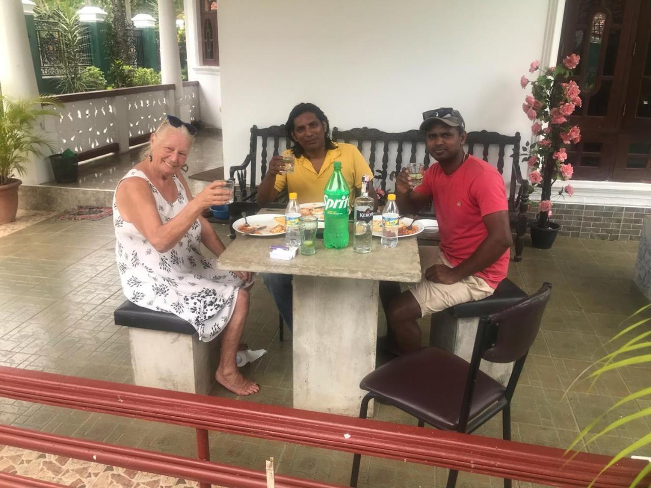 Kingz And Queenz - Negombo Exterior foto